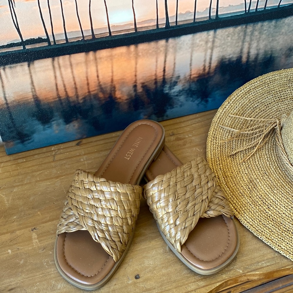 🎉 LIKE NEW‼️ NINE WEST SUMMER FLATS‼️